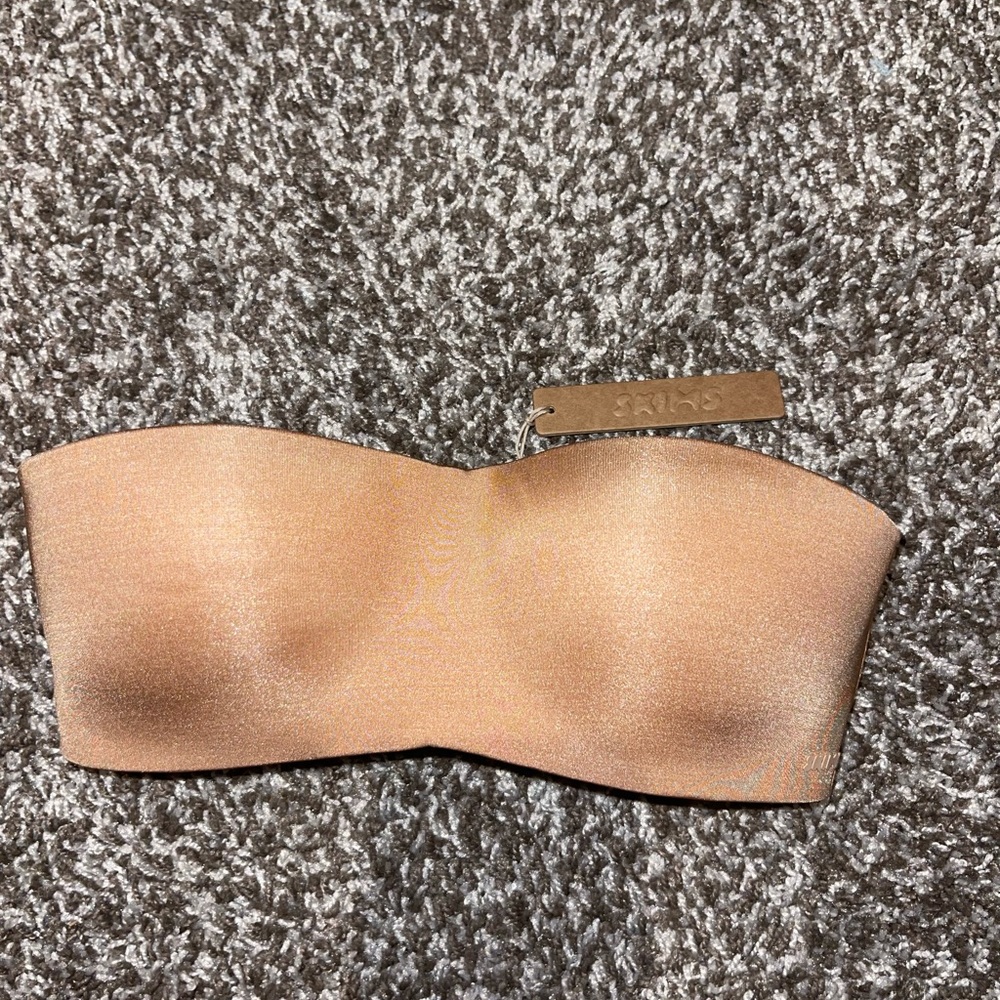 SKIMS BODY WIRELESS STRAPLESS BRA BA-BAN-2630